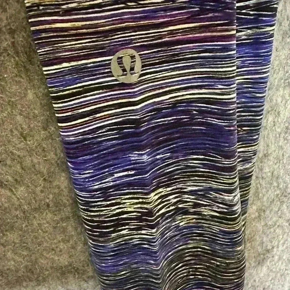 Lululemon Fast and Free Tight II - Size 4 - Picture 3 of 5